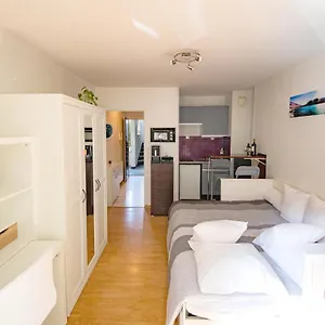 https://rare-studio-avec-jardin-proche-gare-centre-ville.hotels-rhonealpes.com